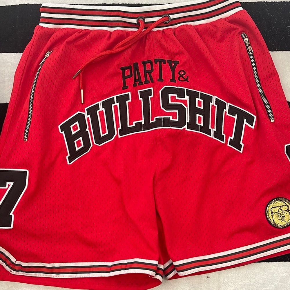 Sneakerhead shorts size large bulls style new